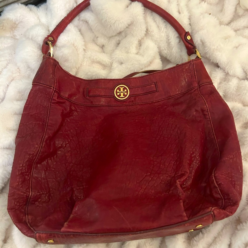 JustFab burgundy winter bag . So cute & nice feel